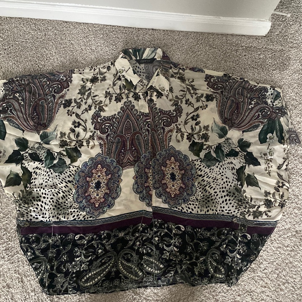 NWOT BUTTON UP FLOWY BLOUSE